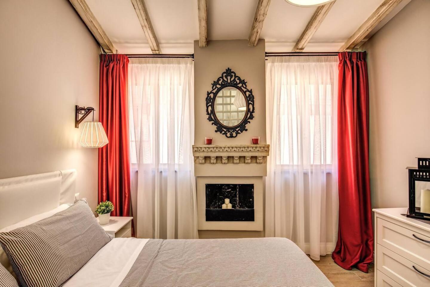 Attic With Terrace By Trevi Fountain Appartement